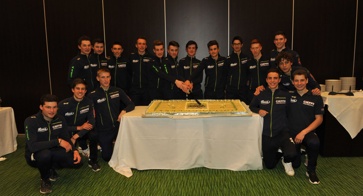 Team Brilla 2016 al taglio della torta
