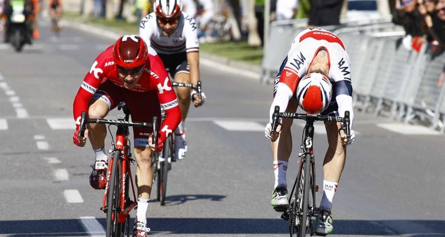 Leigh Howard vince in volata la Clasica de Almaria più corta della storia