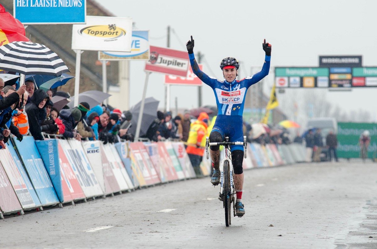 A Middelkerke Sanne Cant vince l'ultima prova e la classifica finale del Superprestige (foto Sportfoto.nl)