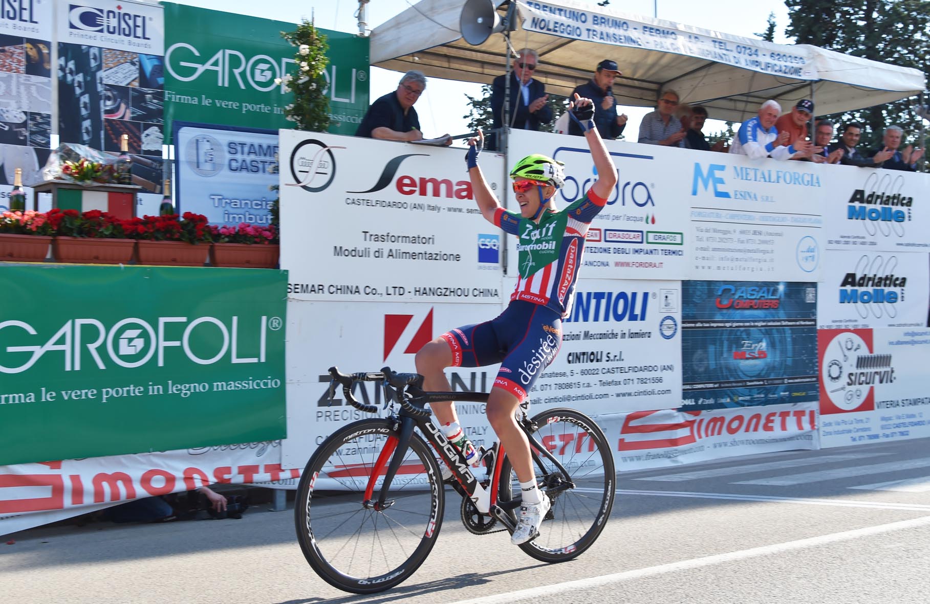 Braccia al cielo, quarta vittoria stagionale a Castelfidardo per Nicola Bagioli