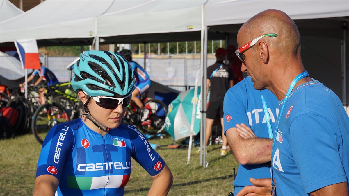 L'azzurra Chiara Teocchi a colloquio con il CT Hubert Pallhuber