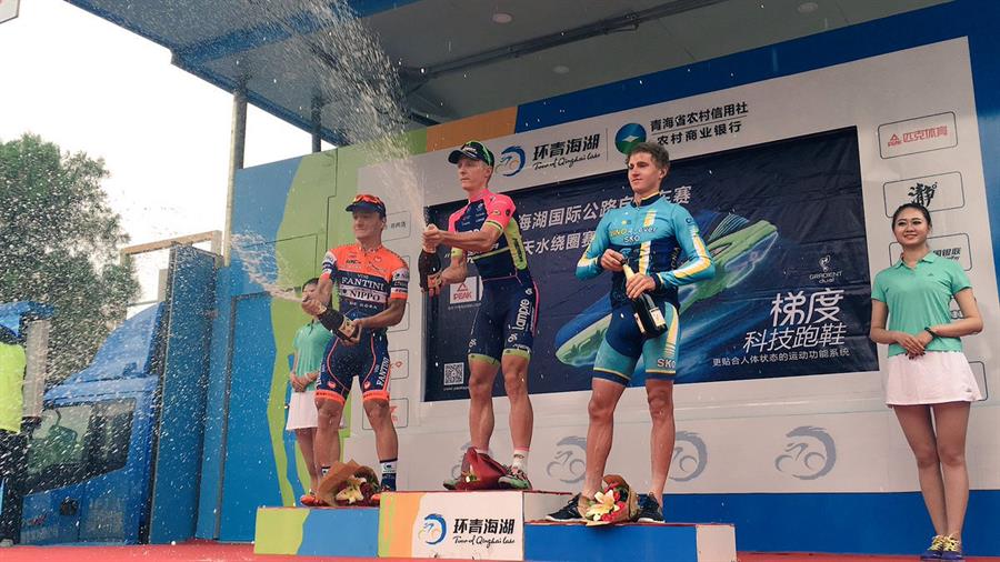 Il podio della nona tappa del Tour of Qinghai Lake