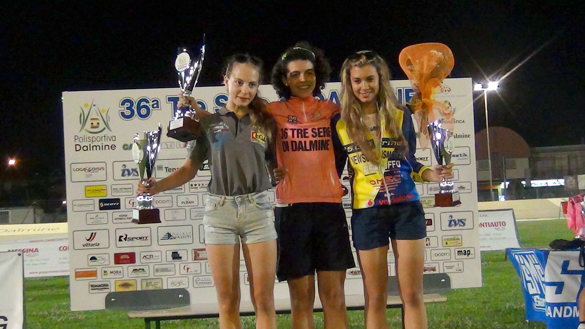 Il podio Donne Esordienti della 3 Sere di Dalmine con la vincitrice Aurora Mantovani (Busto Garolfo)
