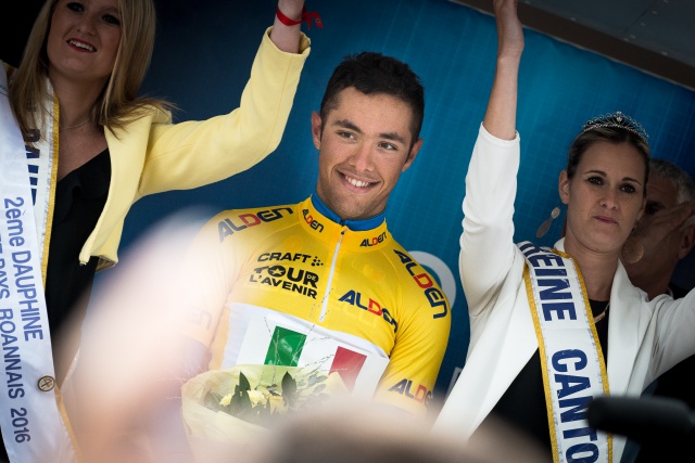 Vincenzo Albanese con la maglia di leader