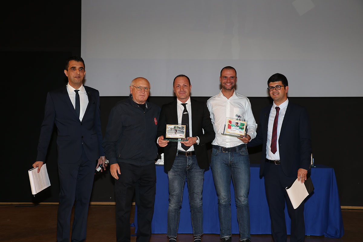 Adriano Zanzi premia Davide Orrico, Simone Consonni ed il Team Colpack