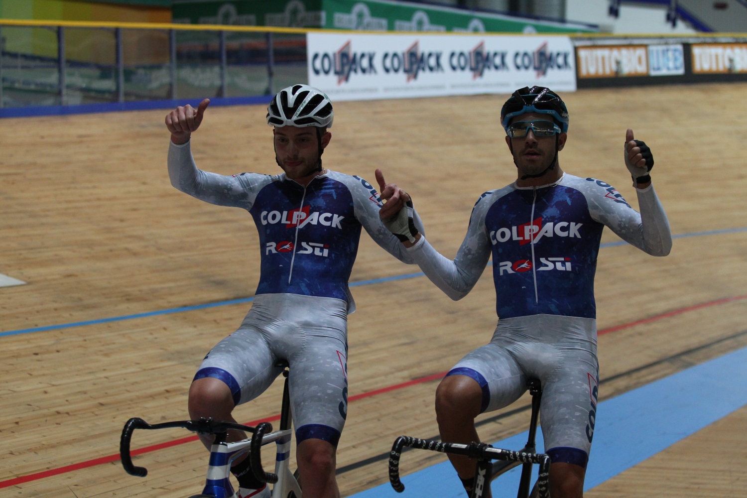 Consonni e Lamon festeggiano la vittoria nel Campionato Italiano Madison Open