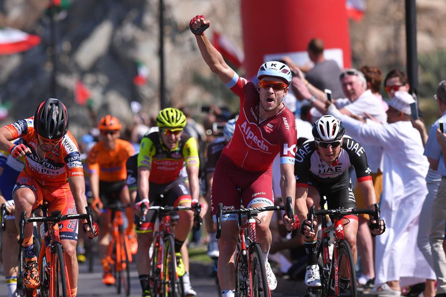 Kristoff batte Grosu nell'ultima tappa del Tour of Oman 2017 (foto Muscat Municipality/Paumer/Kåre Dehlie Thorstad)