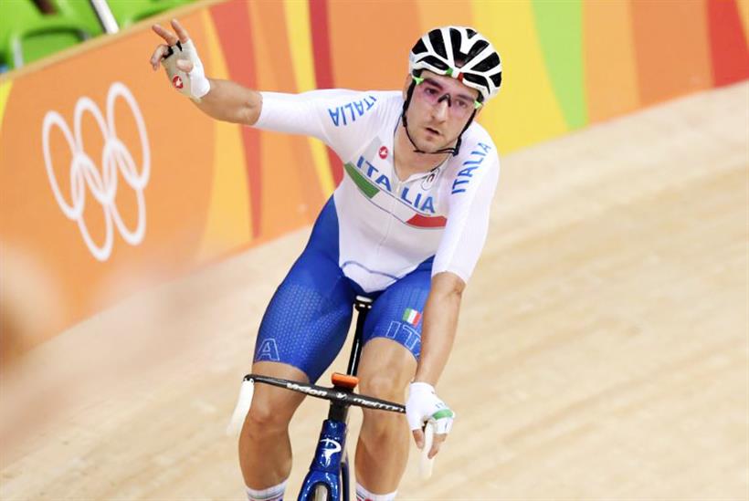 Elia Viviani esulta al velodromo olimpico di Rio