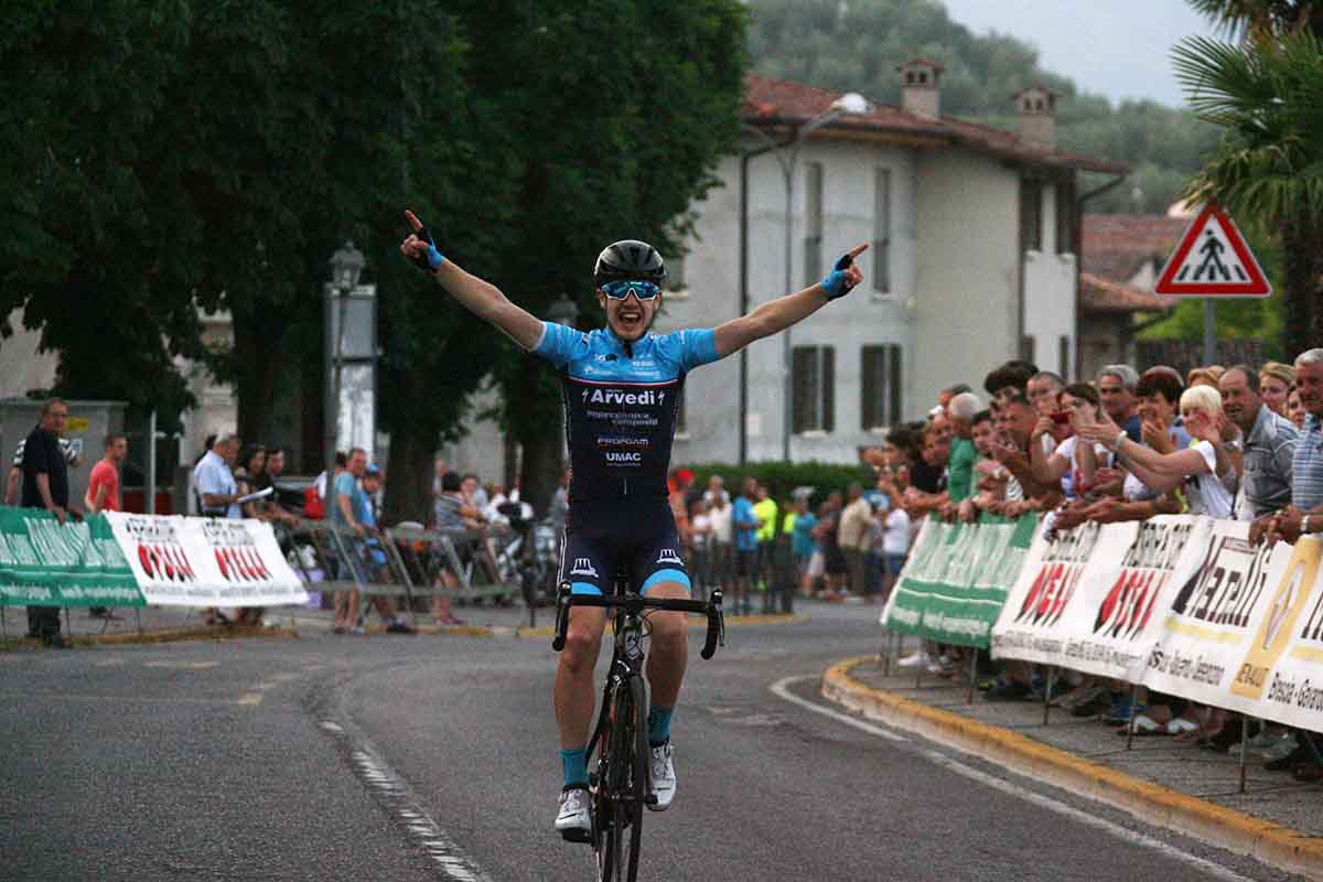 Andrea Bartolozzi vince a Puegnago sul Garda