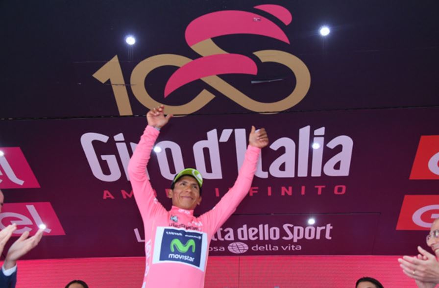 Nairo Quintana proverà a difendere la sua maglia rosa domani nella crono