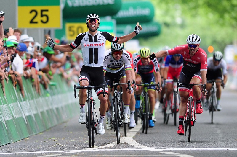 Michael Matthews vince in volata la terza tappa del Tour de Suisse