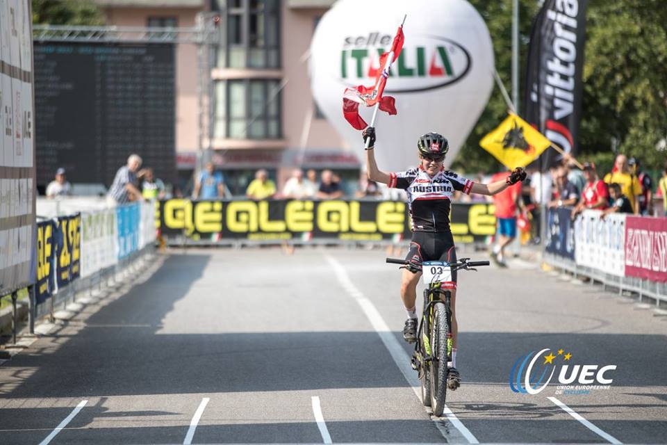 L'arrivo dell'austriaca Laura Stigger al Campionato Europeo XCO 2017 Donne Junior