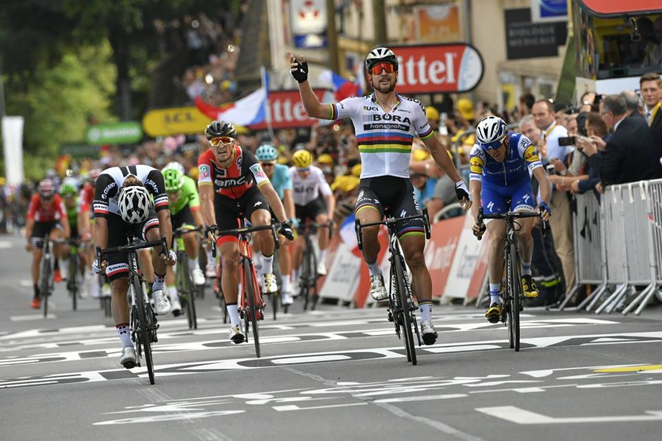 Peter Sagan vince la terza tappa del Tour de France 2017