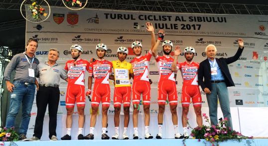 L'Androni Sidermec festeggia la vittoria di Egan Bernal al Sibiu Tour
