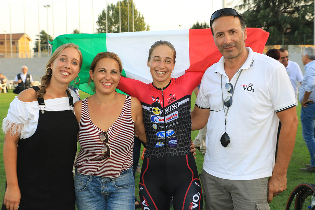 Sofia Collinelli con papà Andrea ed il resto della famiglia 