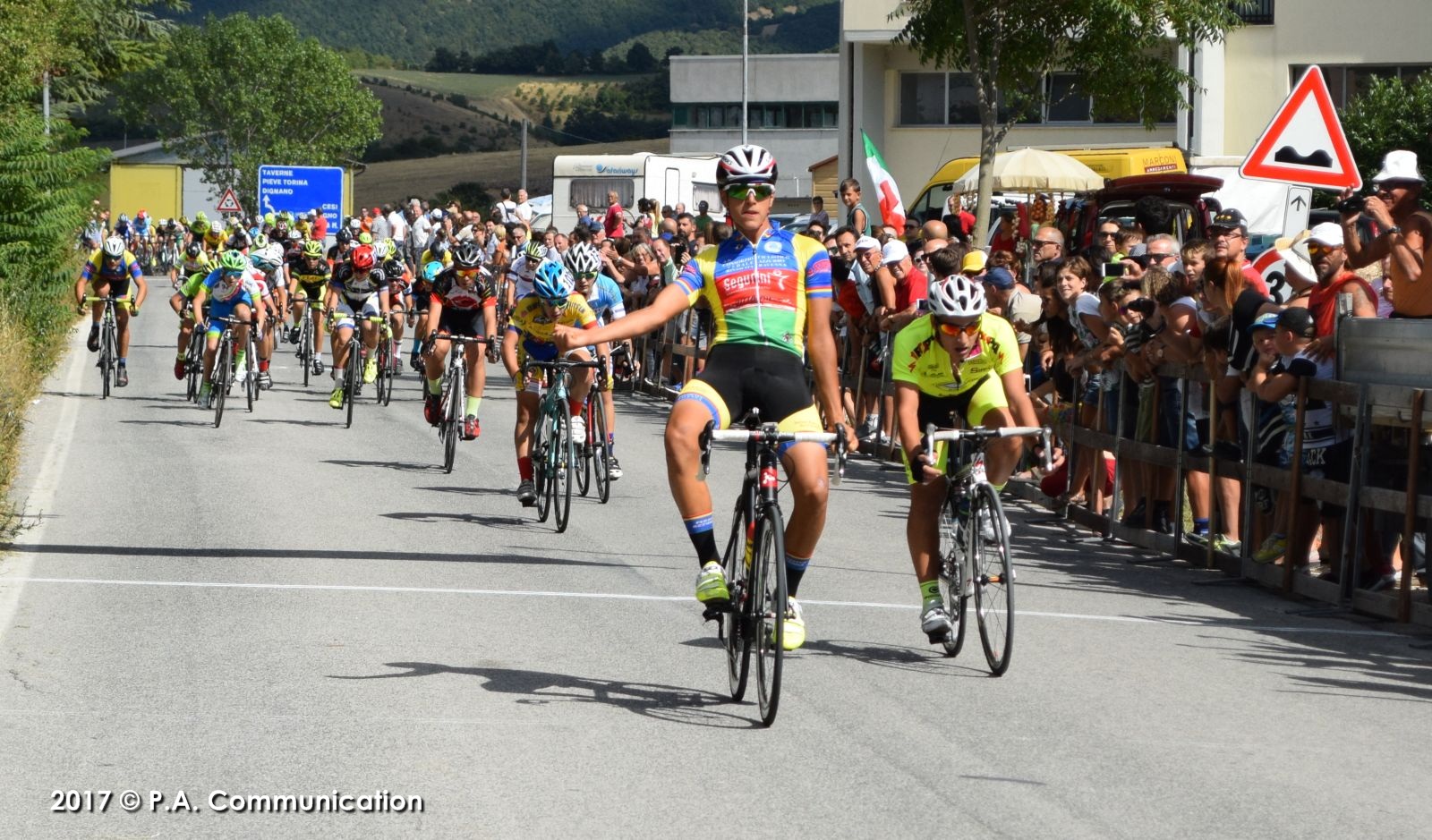 L'arrivo della gara Esordienti 1° anno di Colfiorito