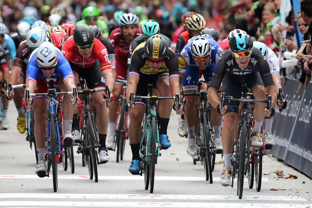 Elia Viviani vince il 22° EuroEyes Cyclassics Hamburg