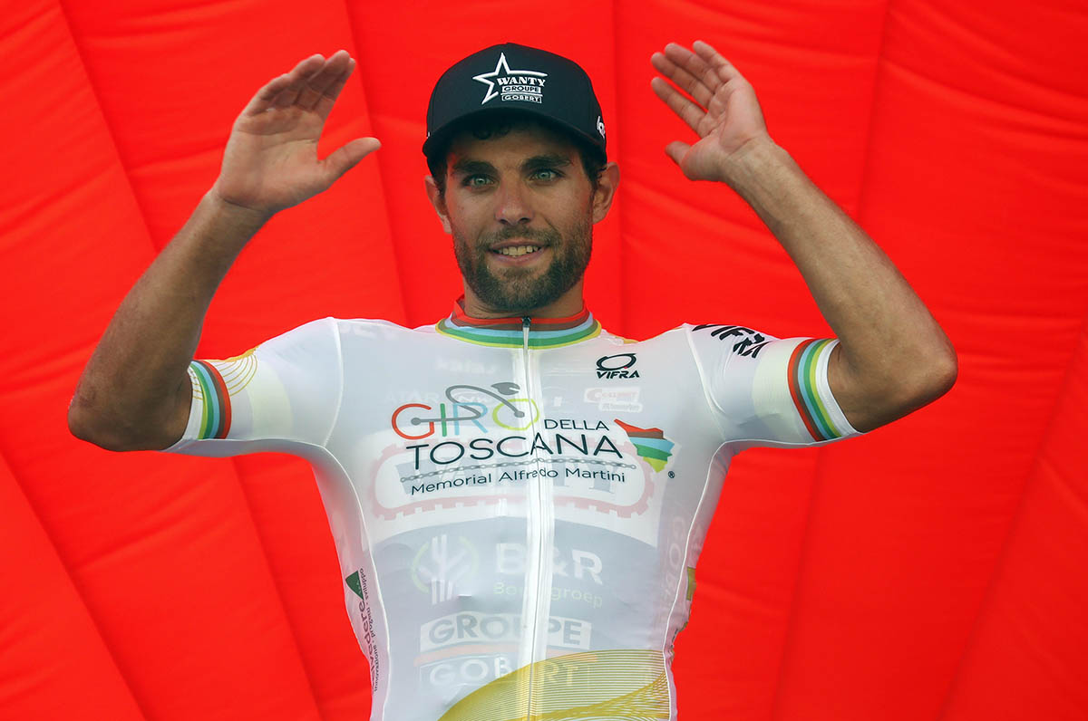 Andrea Pasqualon con la maglia di leader della challenge Memorial Alfredo Martini