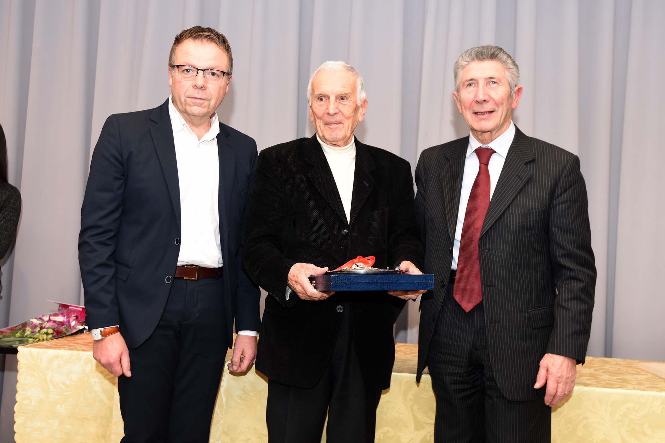 Le famiglie Rossi e Santini premiano il prof. Silvio Garattini