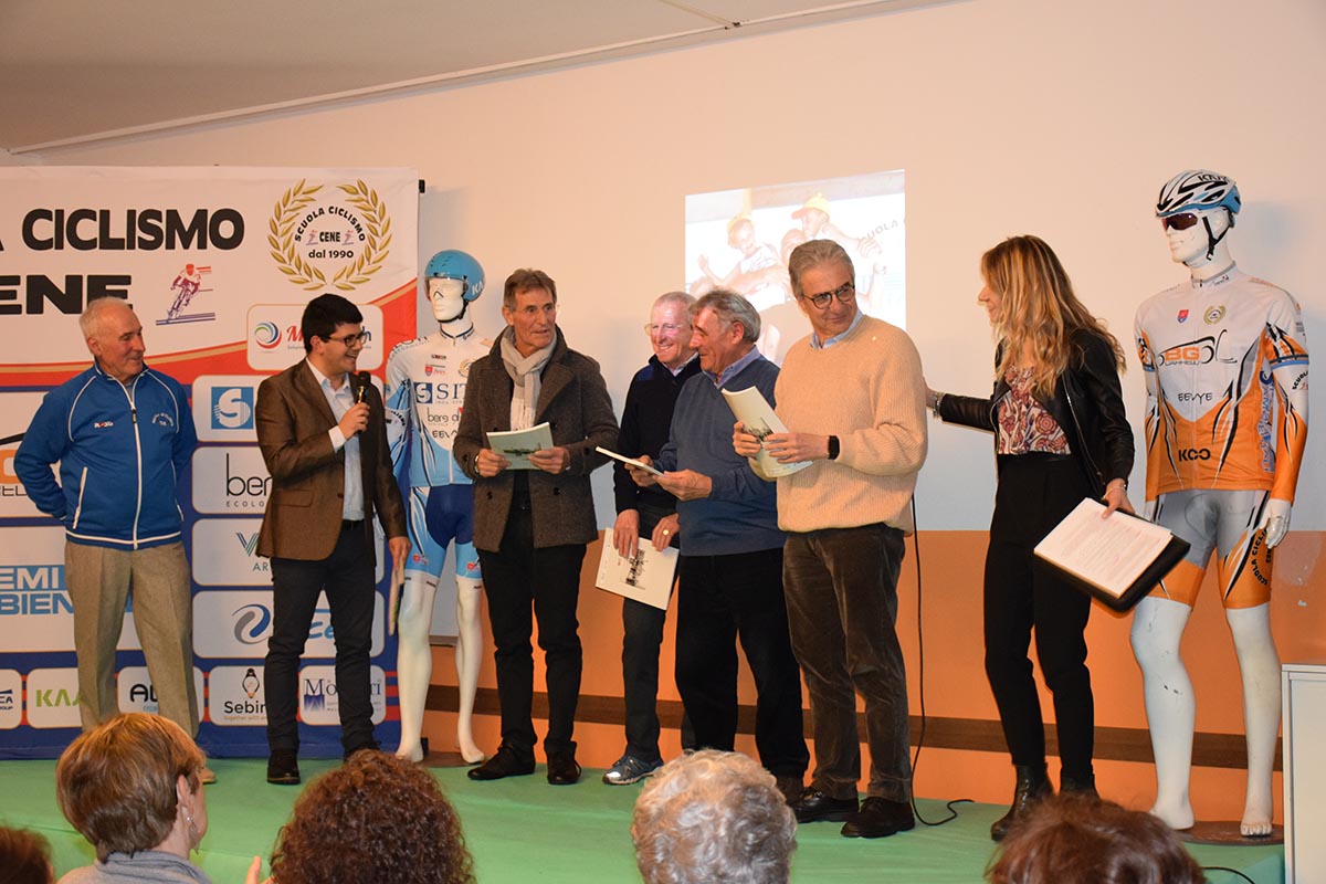 Giuseppe Maffei con gli ex compagni di squadra