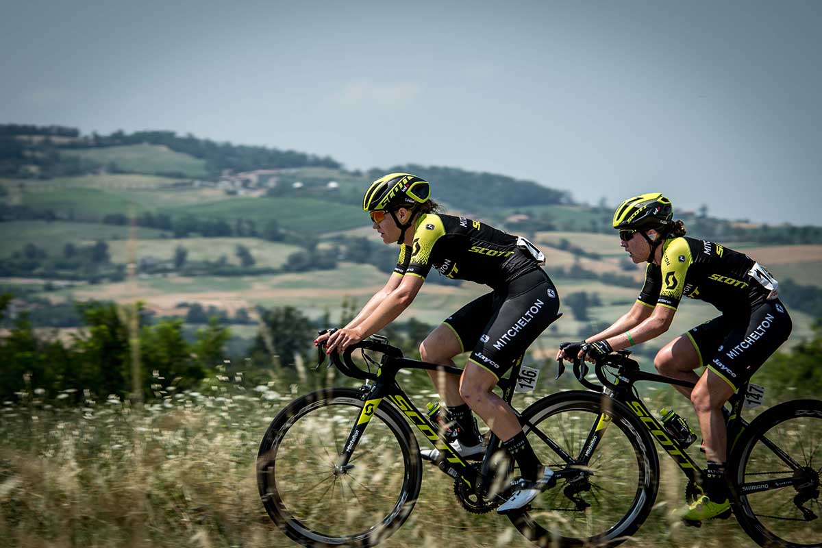 Le ragazze della Mitchelton Scott in azione tra i Colli Piacentini
