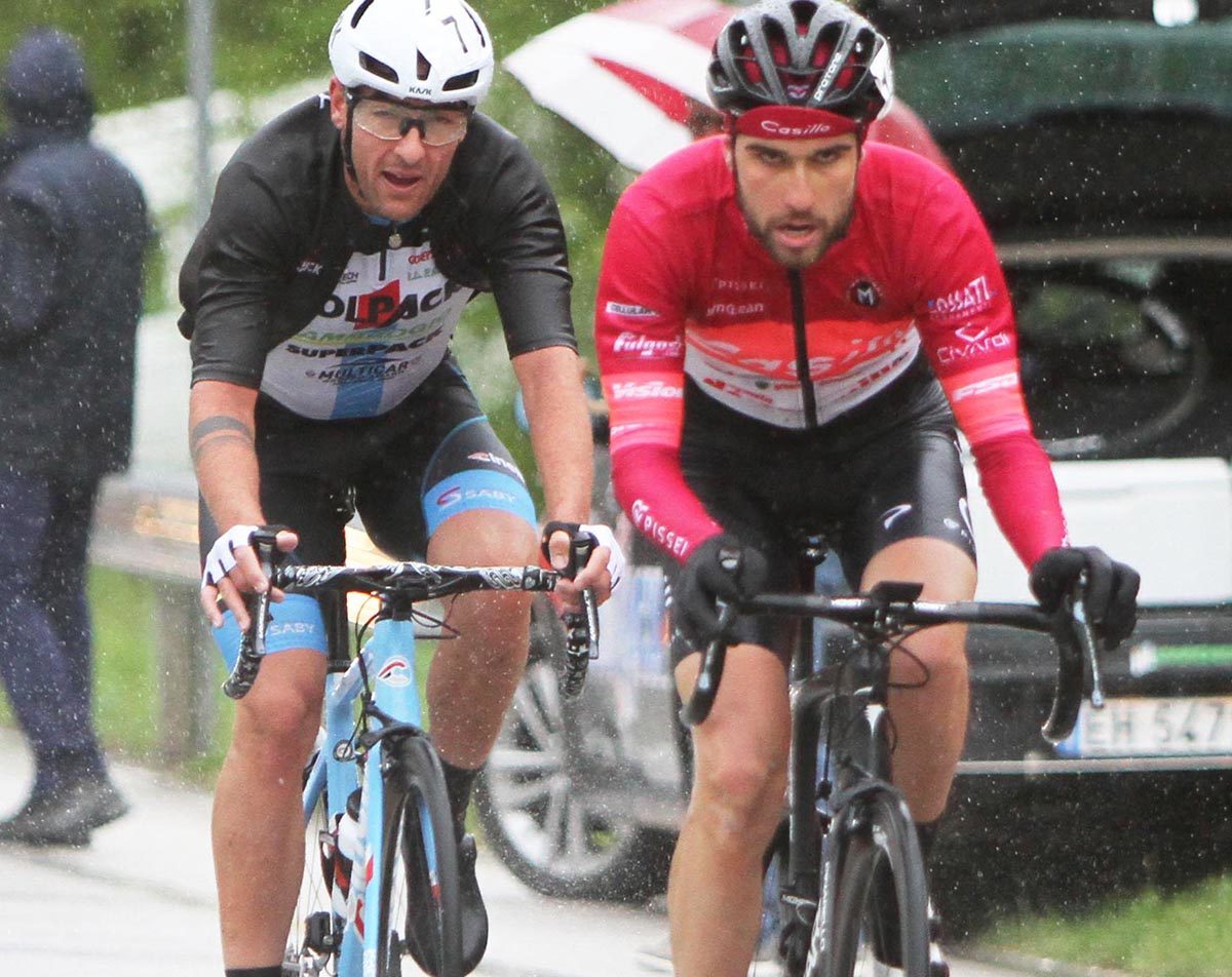 Monaco e Baccio in fuga sotto la pioggia (foto Rodella)