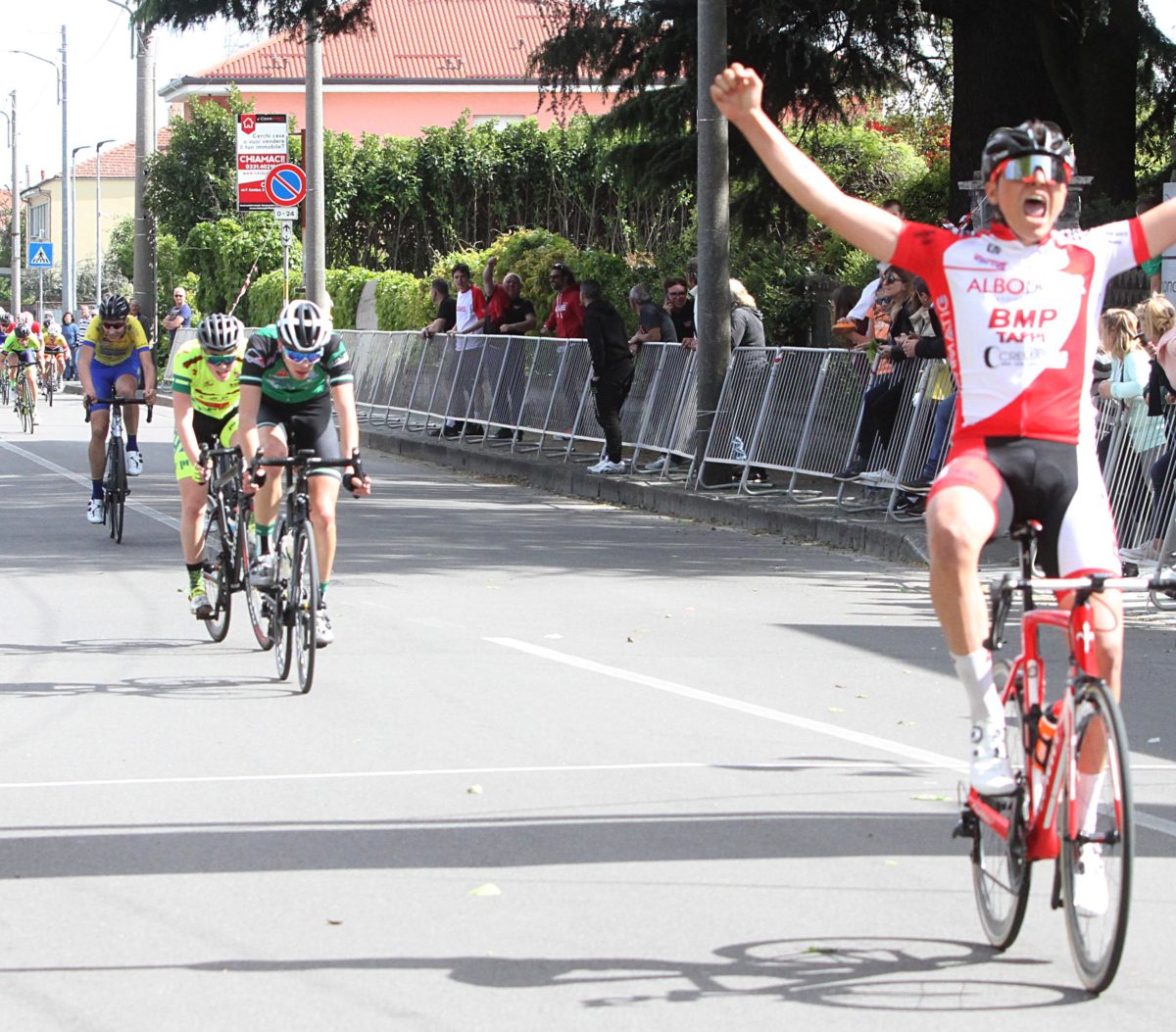 Riccardo Tomasoni vince la gara Allievi di Canegrate (foto Rodella)