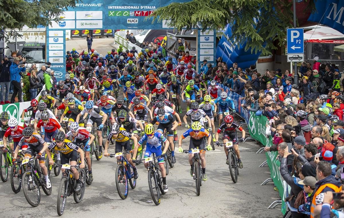 La partenza della Marlene Südtirol Sunshine Race di Nalles (foto Michele Mondini e Mario Pierguidi)