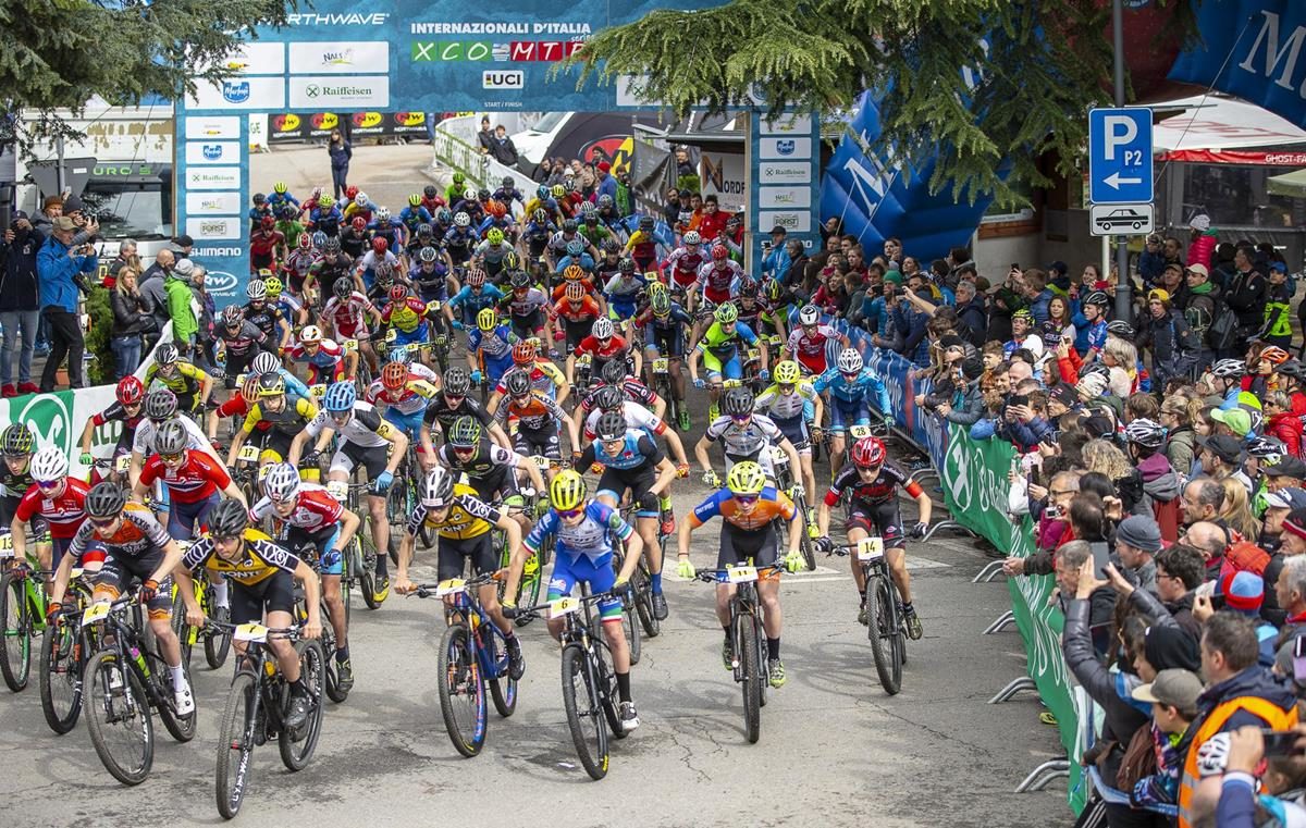 La partenza della Marlene Südtirol Sunshine Race di Nalles (foto Michele Mondini e Mario Pierguidi)