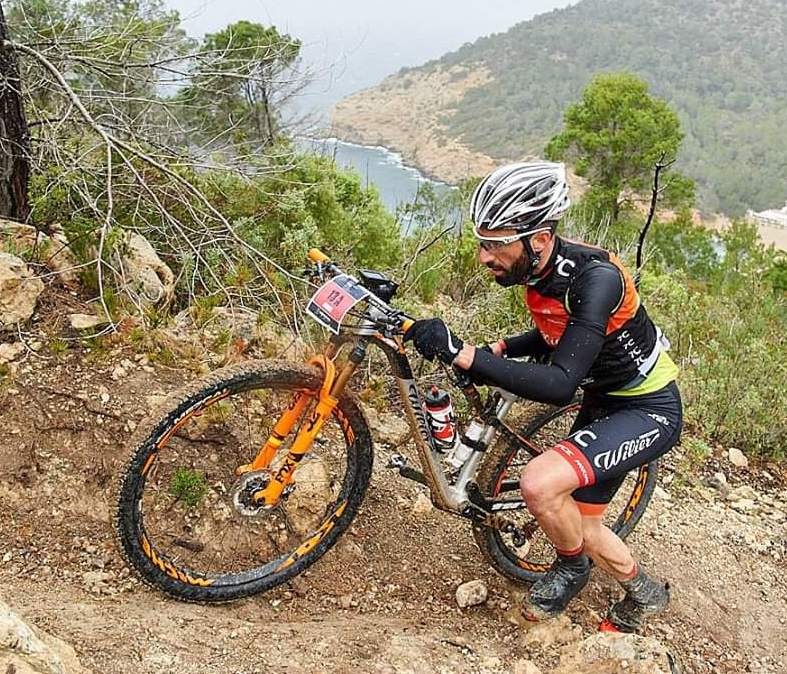 Johnny Cattaneo in azione alla Vuelta a Ibiza BTT