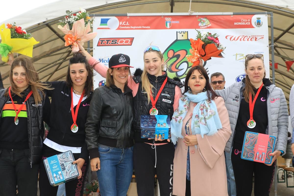 Il podio della gara Donne Open di Monselice (foto Fabiano Ghilardi)