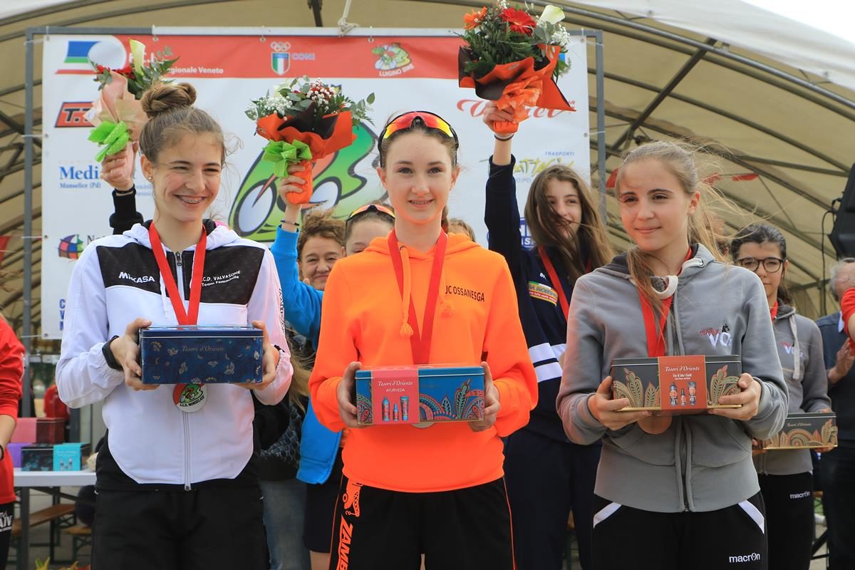 Il podio delle Donne Esordienti 1° anno, prima Alessia Zambelli (foto Fabiano Ghilardi)