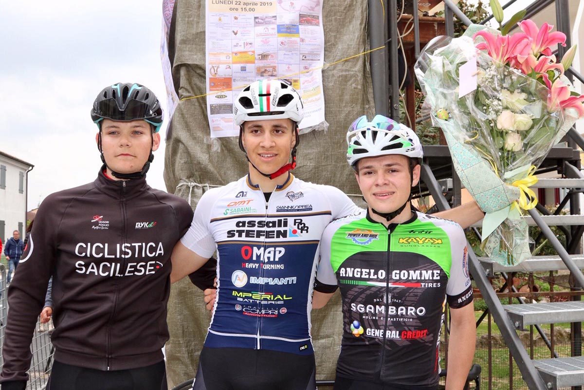 Il podio del 67° Gran Premio Martiri Della Libertà a San Bellino (foto Photobicicailotto)