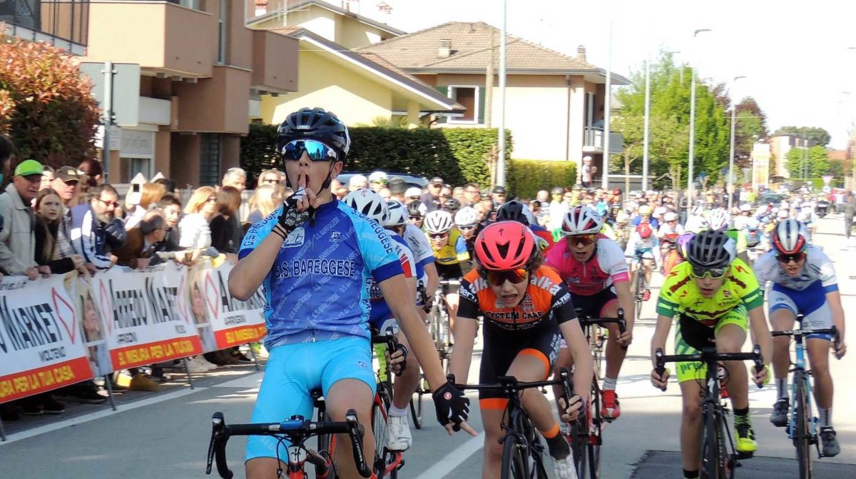 Nicolò Damato vince la gara Esordienti 1° anno di Molteno (foto Angelo Mambretti)