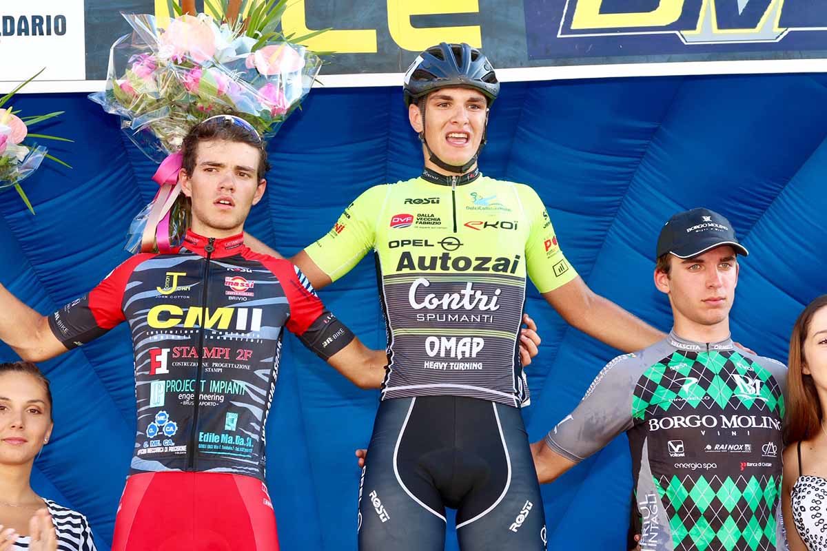 Il podio del Gp DMT di Castel d'Ario (foto Photobicicailotto)