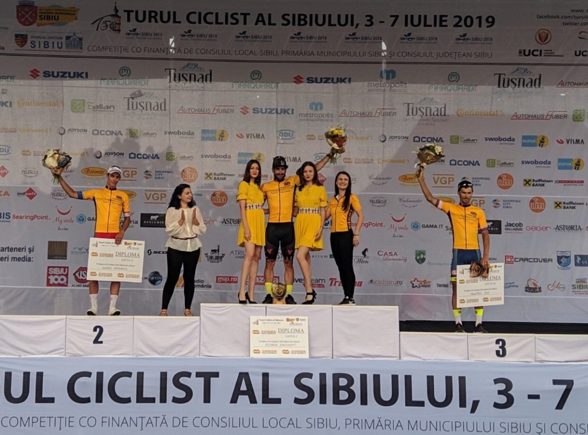 Il podio dell'ultima tappa del Sibiu Tour vinta da Riccardo Stacchiotti