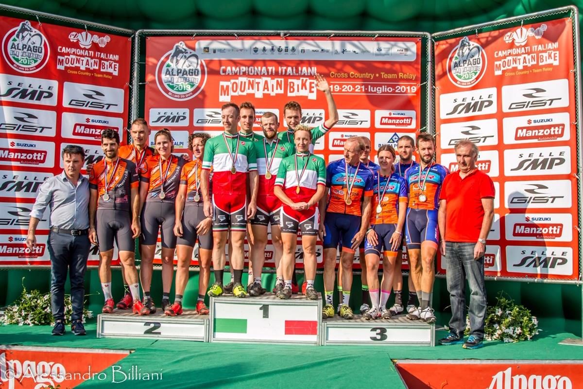 Il podio del Campionato Italiano Team Relay Amatori (foto Alessandro Billiani)