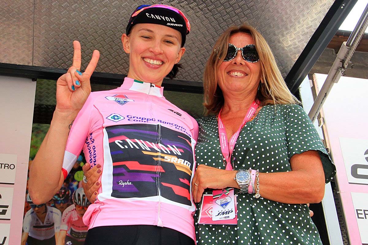 Kasia Niewiadoma mantiene la maglia rosa del Giro Rosa 2019 (foto F.Ossola)