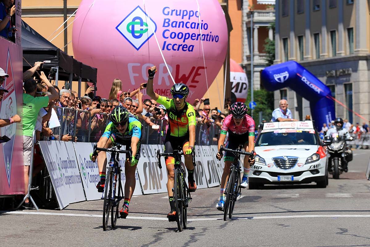 La volata della quarta tappa del Giro Rosa 2019 vinta da Letizia Borghesi (foto F. Ossola)