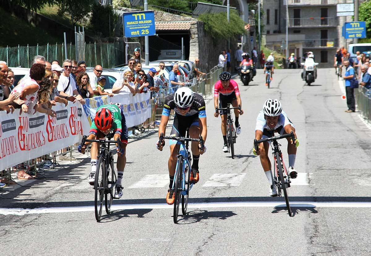 La volata per il secondo posto vinta da Andrea Bagioli (foto Berry)