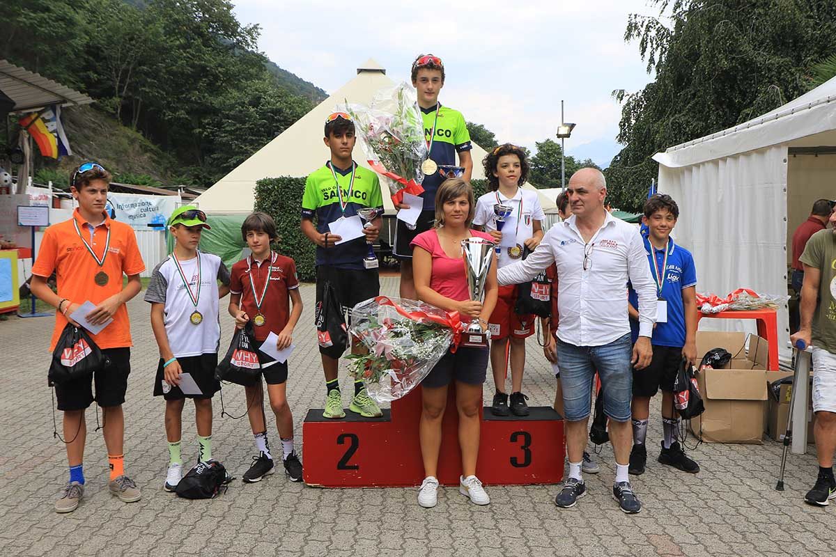 La premiazione degli Esordienti 1° anno a Villadossola (foto Fabiano Ghilardi)