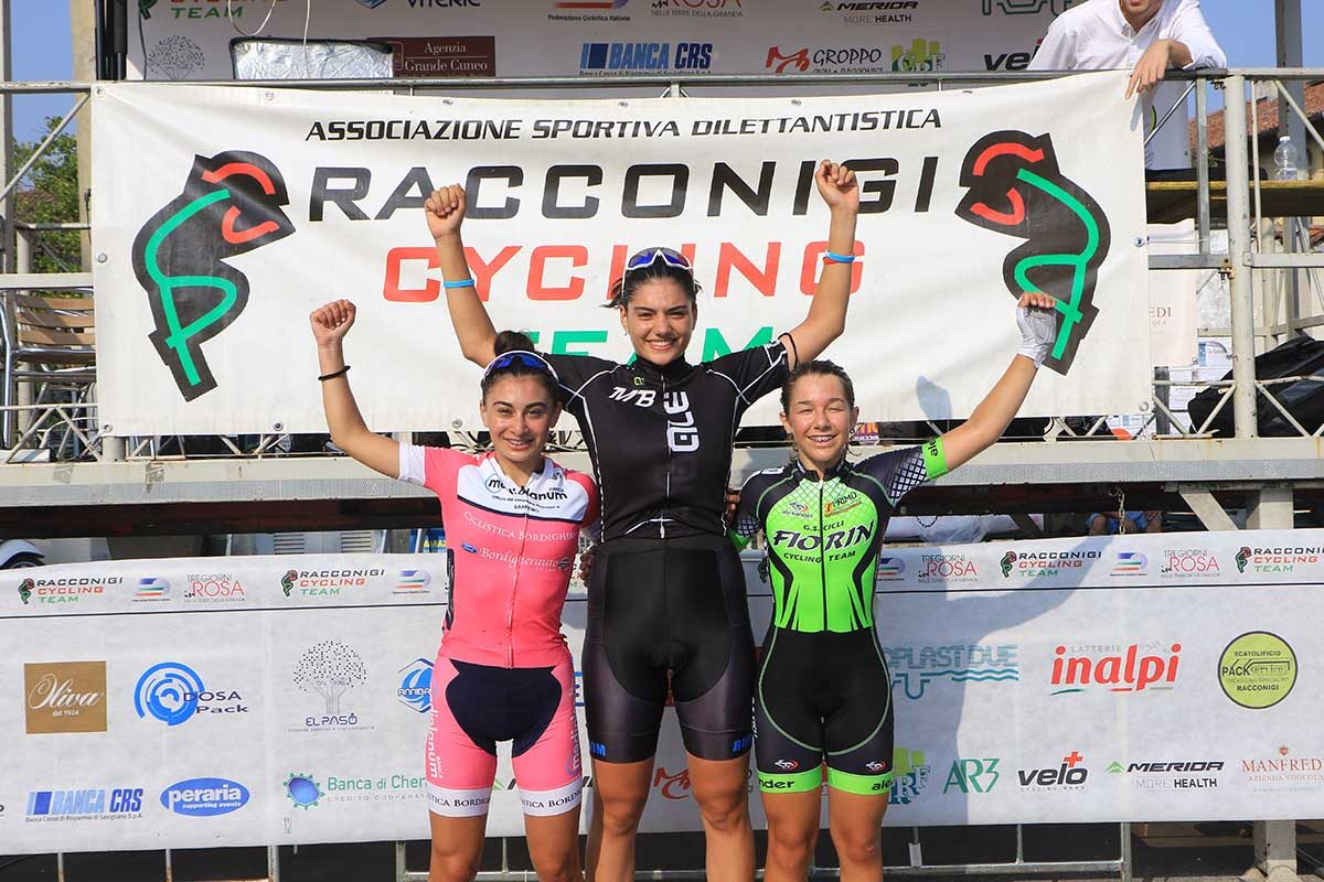 Il podio Donne Esordienti di Racconigi (foto Fabiano Ghilardi)