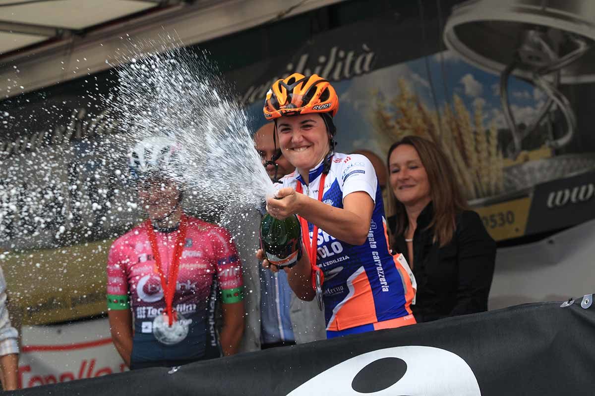 Laura Tomasi festeggia la vittoria a Sarcedo (foto Fabiano Ghilardi)