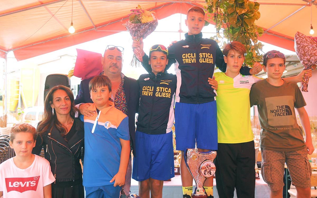 Il podio del di Castel Venzago di Lonato Trofeo Marella Costruzioni Parma per Esordienti 1° anno (foto Rodella)