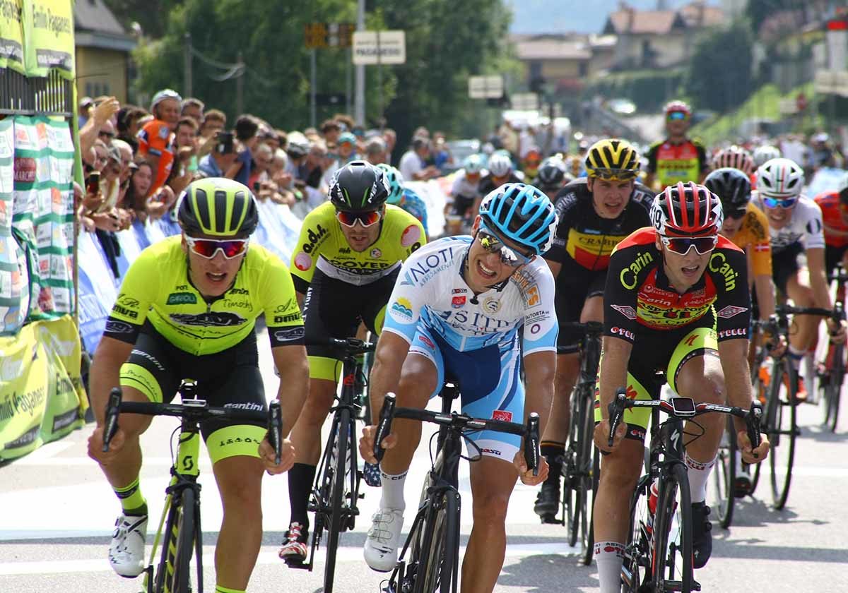 Tomas Trainini batte Davide Persico a Vertova (foto Berry)