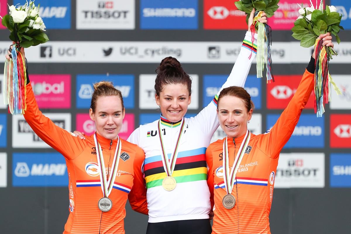 Il podio del Campionato del Mondo Donne Elite a cronometro 2019 (foto SWpix)