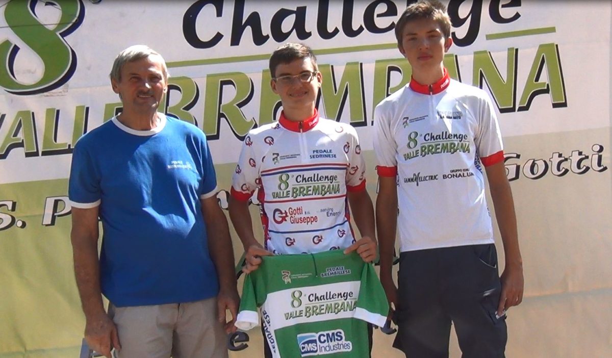 Le maglie della Challenge Valle Brembana dopo la prova di Brembilla