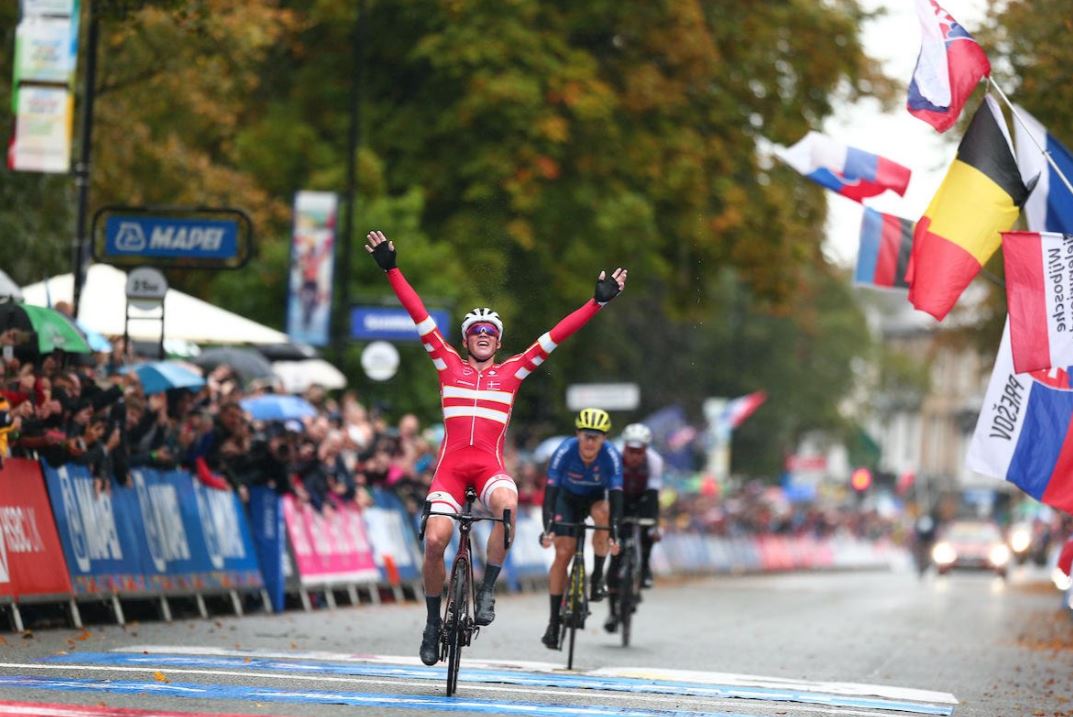 Mads Pedersen batte Matteo Trentin al Mondiale Yorkshire 2019 (foto SWpix)