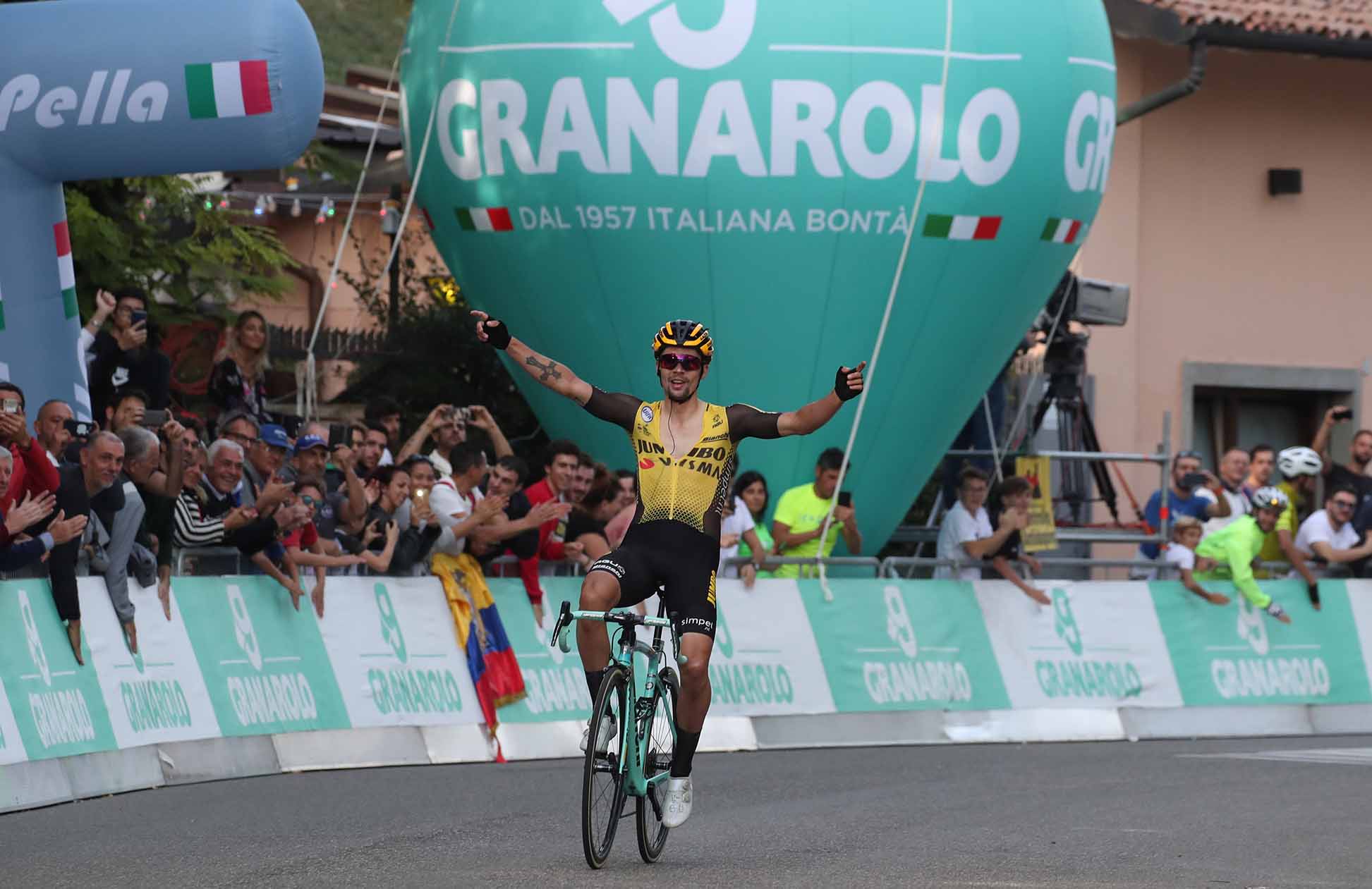 Primoz Roglic vince il Giro dell'Emilia 2019 (foto BettiniPhoto)