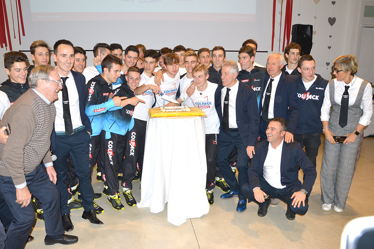 Taglio della torta per il Team Colpack 2020